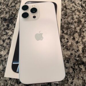 Apple 16 pro max  white unlocked 256 GB